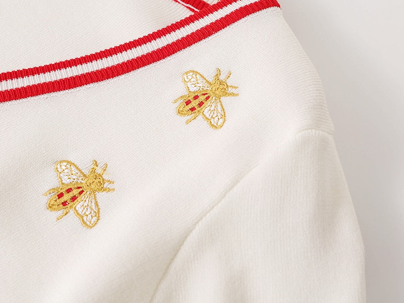 Designer Bee Embroidery Cardigan
-Long Sleeve
-Single Button
-Knitted